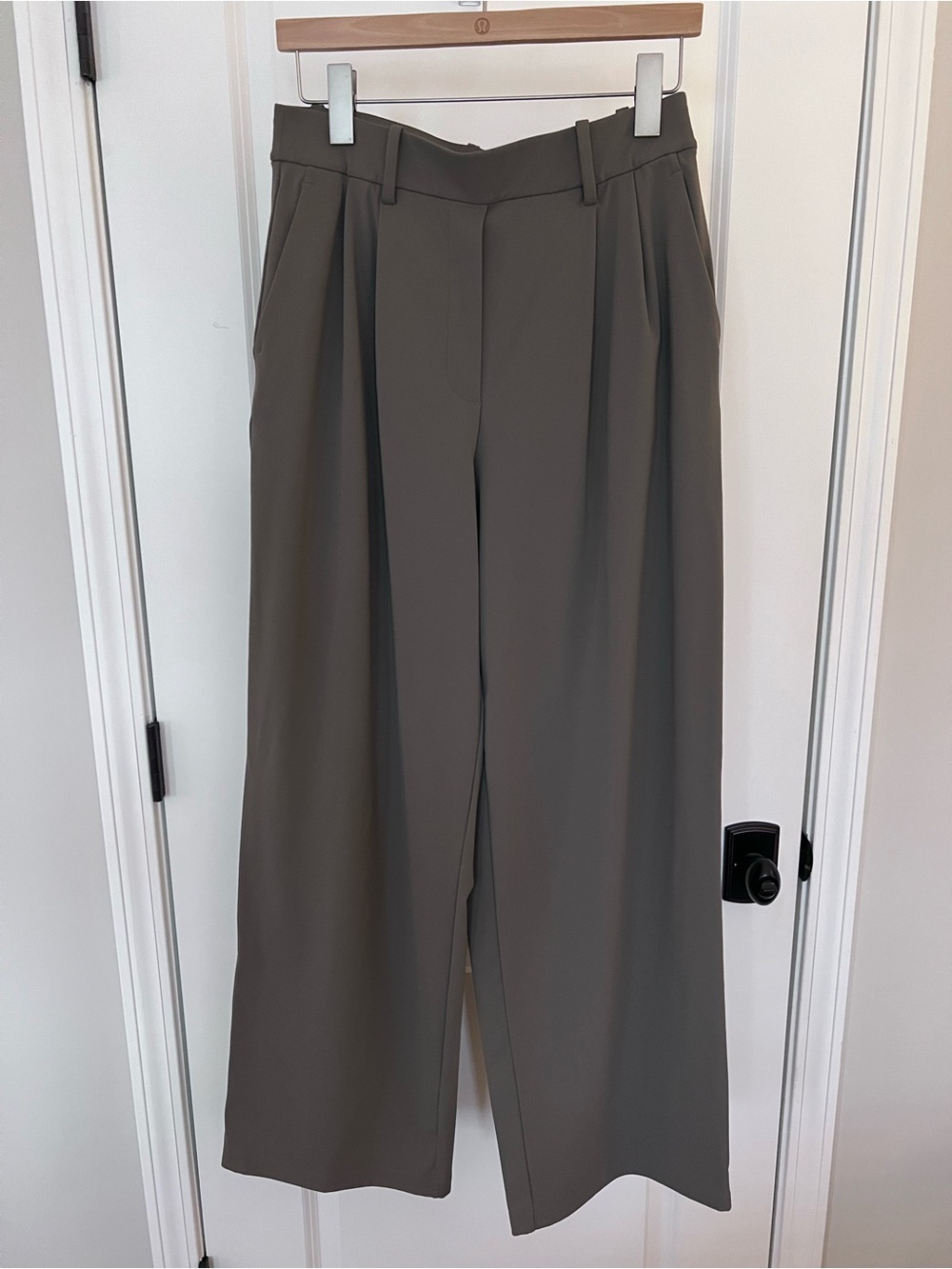 Lululemon Extra Wide Leg Pleated Trouser Pants Taupe Size Medium EUC